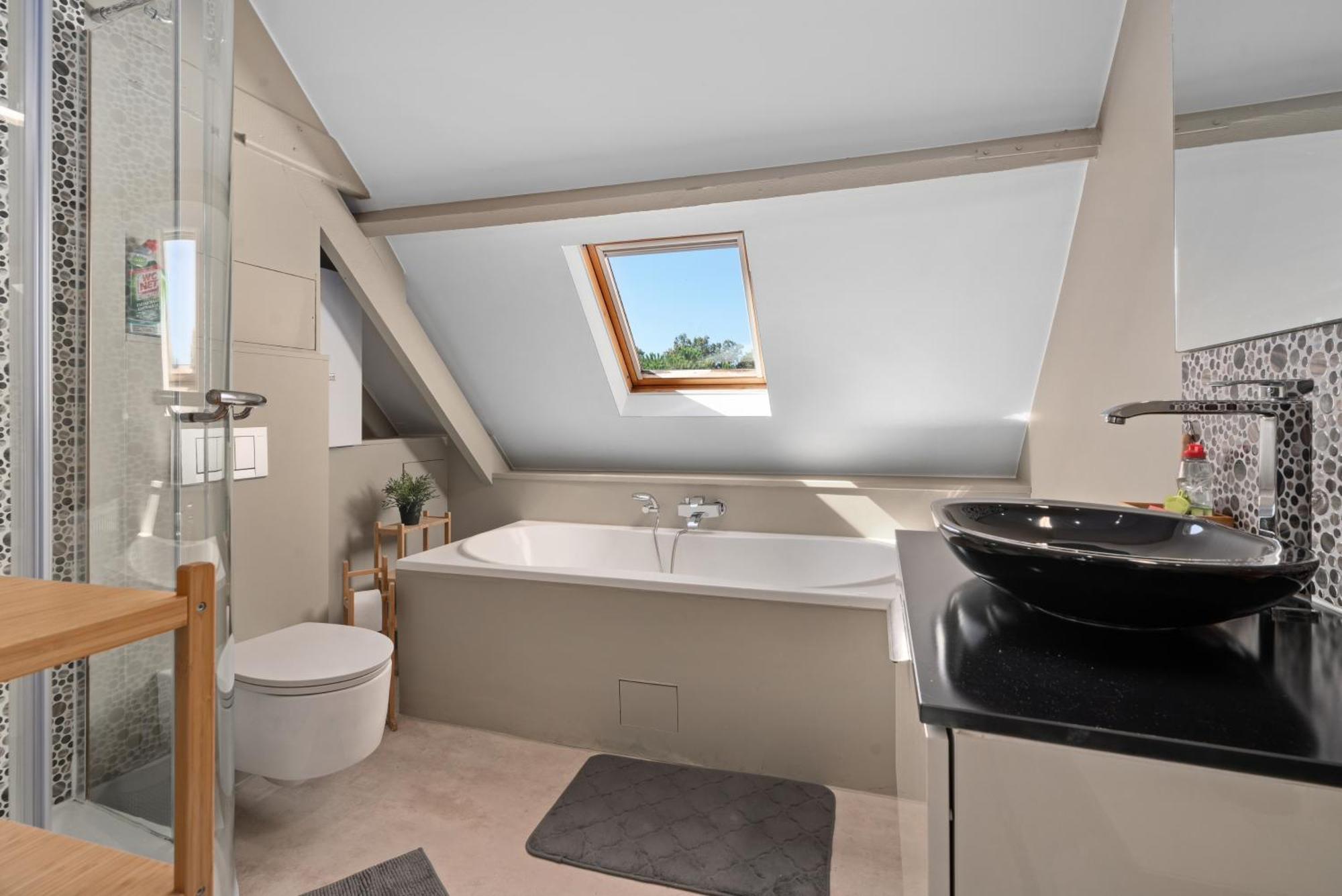 Spacious Guest Suites Near Historic Market - 5 Min Walk Brygge Exteriör bild