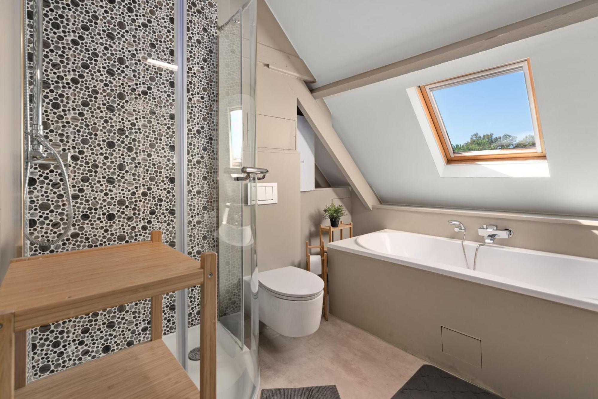 Spacious Guest Suites Near Historic Market - 5 Min Walk Brygge Exteriör bild