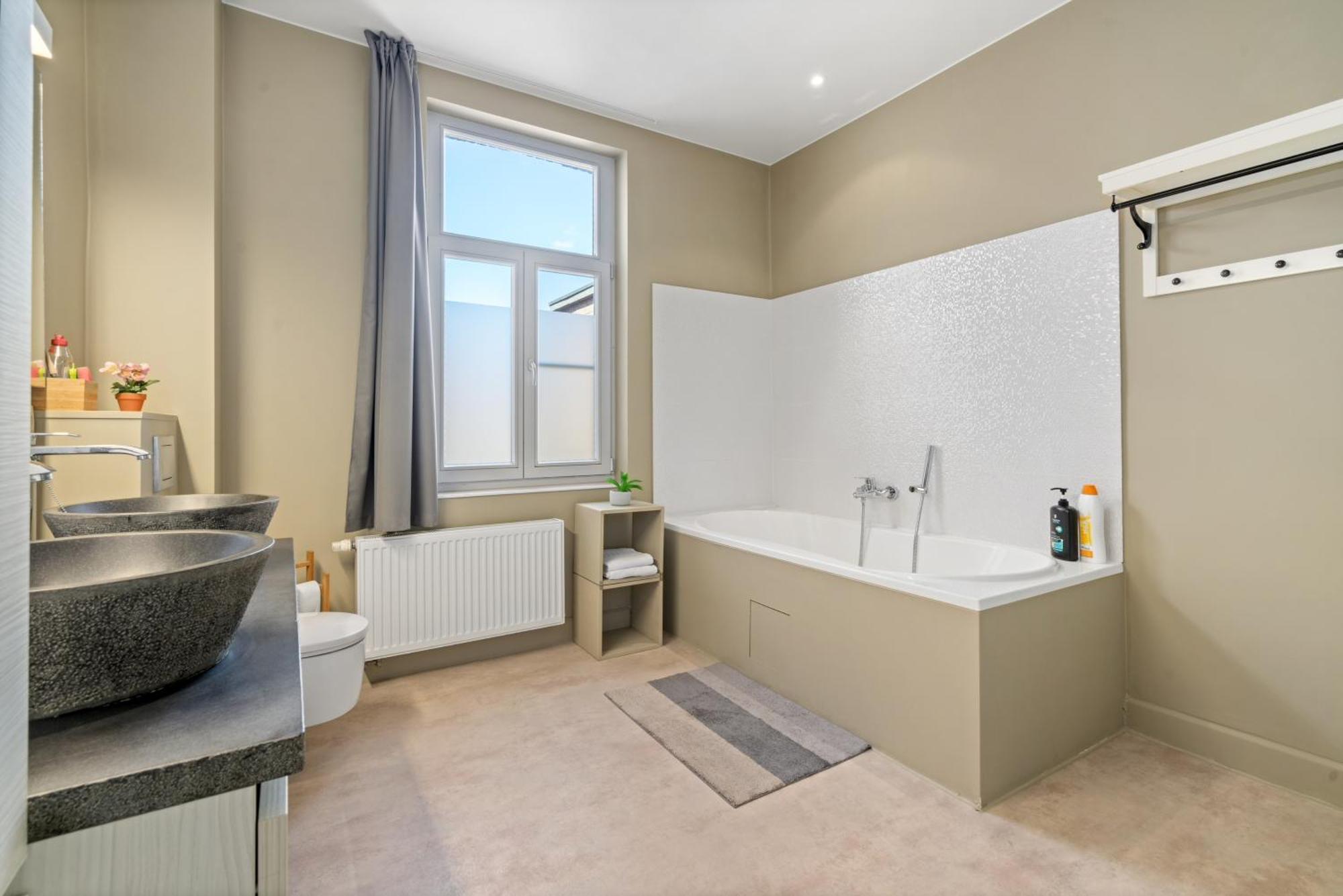 Spacious Guest Suites Near Historic Market - 5 Min Walk Brygge Exteriör bild
